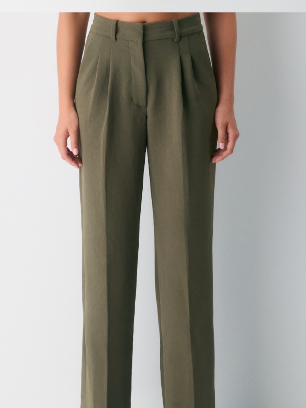 Aritzia Effortless Dress Pants - size 0 - Olive green